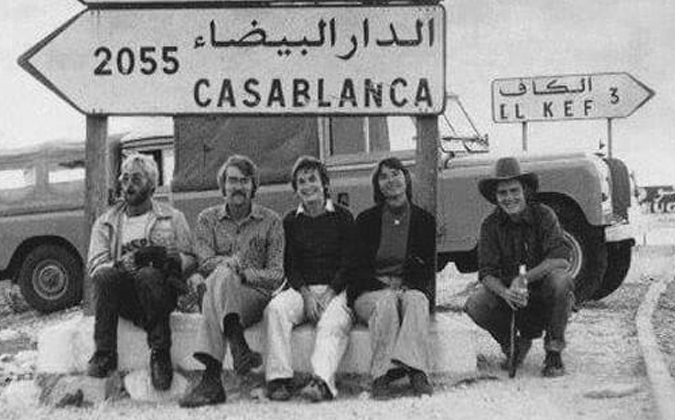 Non, cette image ne montre pas les Beatles en Tunisie